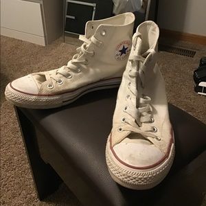 Sz 9 high top white converse. Good condition.